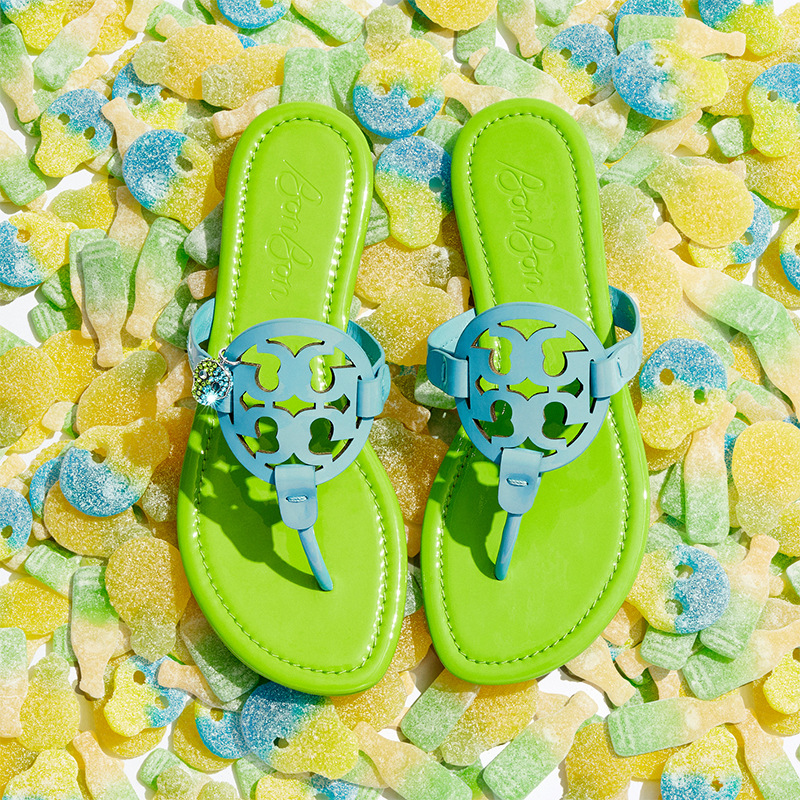 Comercio exterior TB casa 2026 diamante flip flops para mujeres de tamaño grande con un fondo plano doble T zapatillas frías fábrica al por mayor sandalias image 16