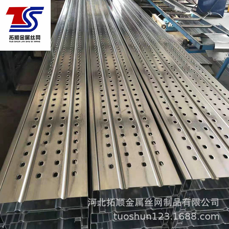 现货批发建筑用冲孔挂钩式钢跳板 钢制脚手板冲孔防滑镀锌钢跳板