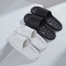 夏天踩屎感拖鞋女家用防滑浴室洗澡情侣厚底居家居男凉拖夏季外穿