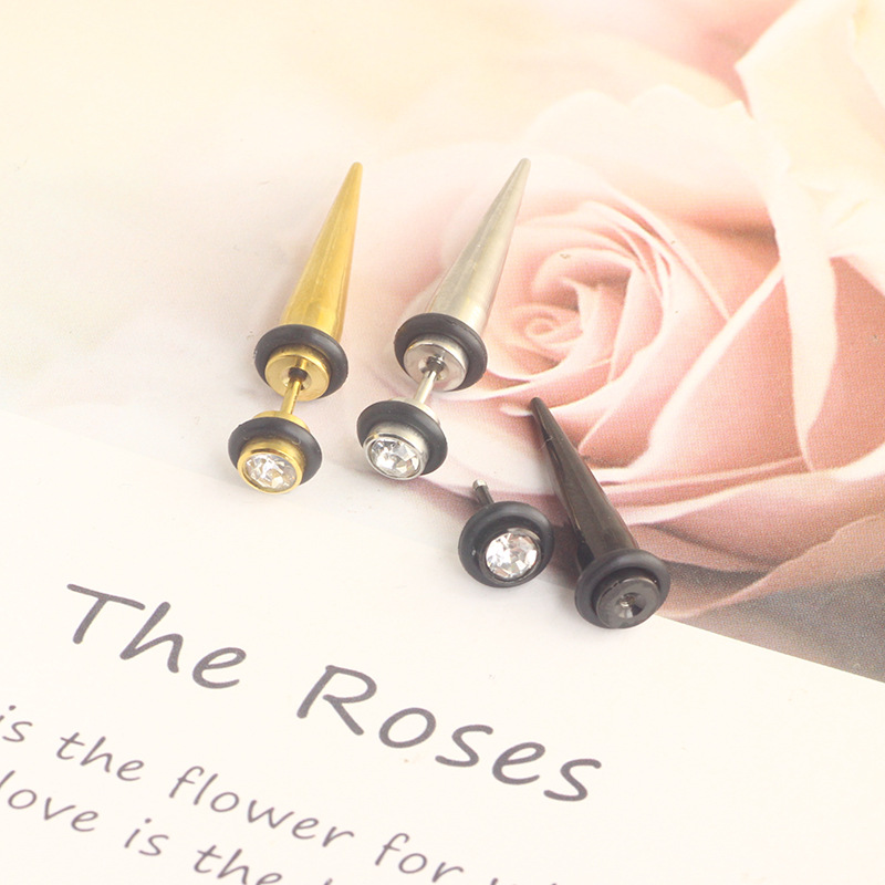 16G labret stud size and finish detail
