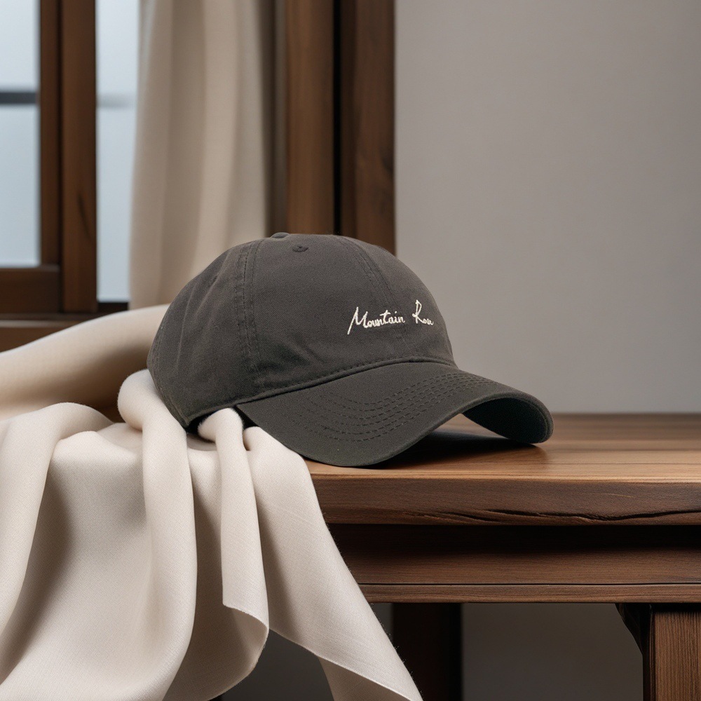 Sombrero de béisbol de estilo japonés original minimalista para hombres y mujeres ociosos con una cabeza grande para mostrar la cara con una gorra de lengua de pato protectora contra el sol.