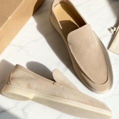 秋の新型男性靴はカジュアルな40-48大サイズの平底男性靴の対外貿易金のフロスト靴に合わせている