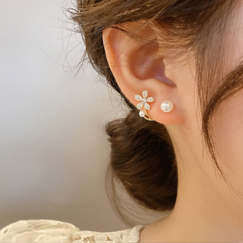 Korean niche high-end pearl flower earrings  new trendy earrings for women light luxury silver needle small earrings