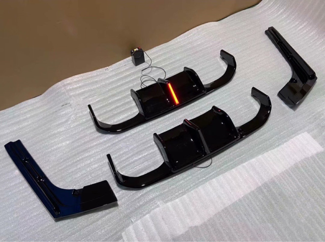 Suitable for 13-19 Bmw 3 Series Modified M3 Surround with Lighted Rear Lip F30F35V Square Light Vertical Strip Light Surround Kit