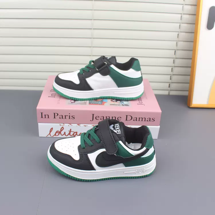 儿童休闲板鞋2025秋季新款皮面防水中大童魔术贴软底休闲百搭鞋子