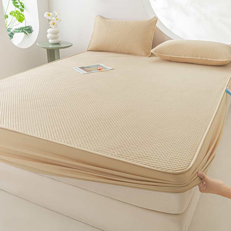 2025 nueva y cómoda funda de cama de seda helada de verano fresco de una sola pieza cubierta protectora de colchón de clase A de verano juego de tres piezas 3