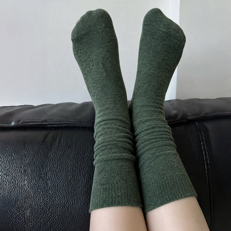 Super flattering vintage olive green! Absolutely love it! It's a must-have for autumn~ Women's seamless socks Super flattering vintage olive green! Absolutely love it! It's a must-have for autumn~ Women's seamless socks