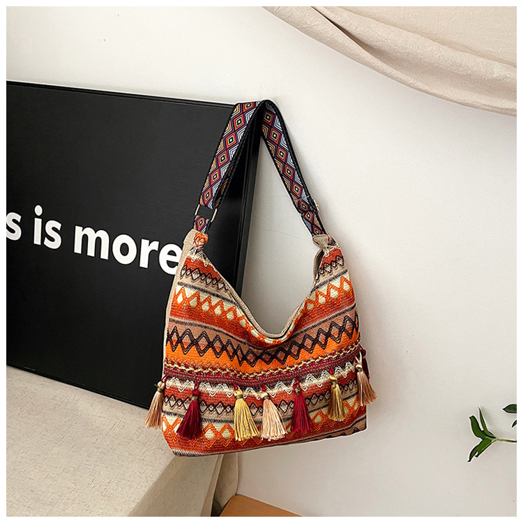 Large-capacity tote bag 2025 Summer new style trendy, simple and casual women's single-shoulder bag, artistic Chinese-style tassel bag undefined