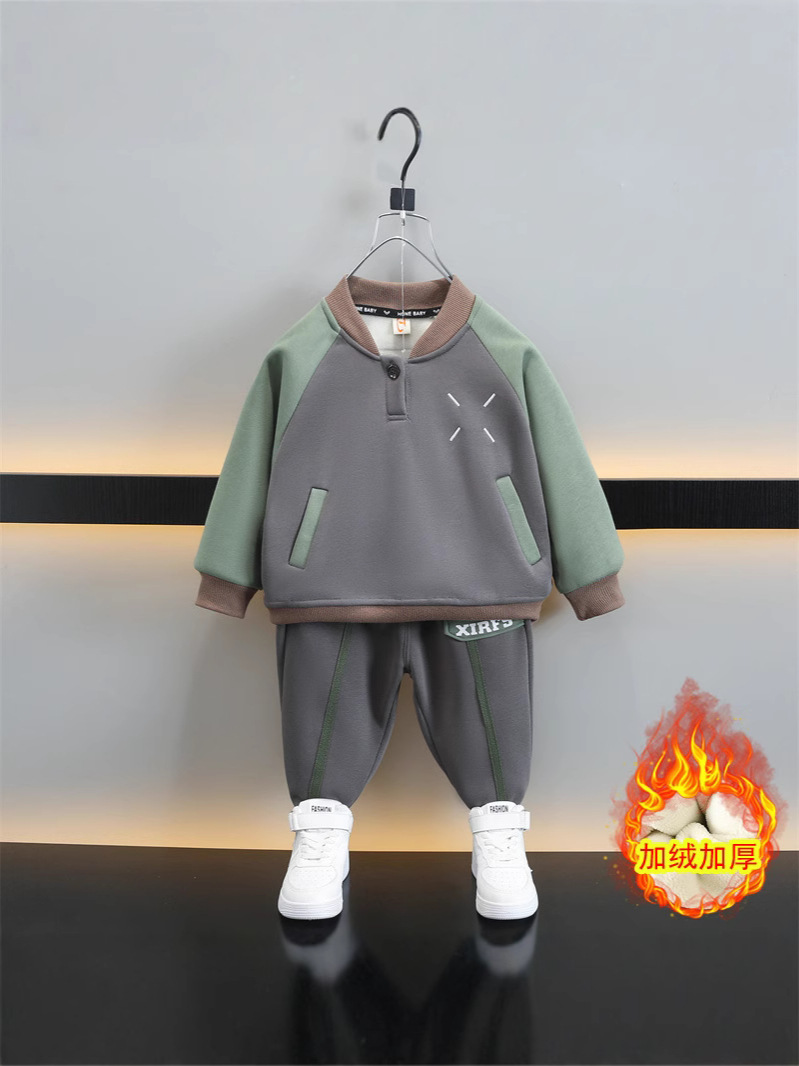 6470 niños más traje de terciopelo engrosado invierno 2025 nuevos modelos de otoño e invierno para niños, estilo occidental, hermoso y frito en la calle