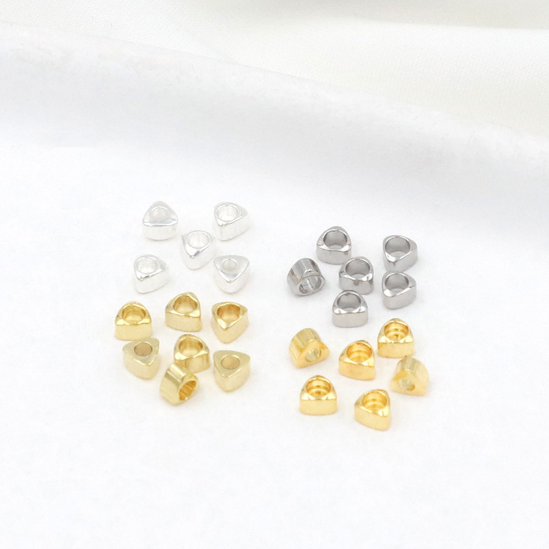 Color-preserving copper plated 18K real gold small broken gold beads 14K gold triangle beads DIY broken silver beads D135 Color-preserving copper plated 18K real gold small broken gold beads 14K gold triangle beads DIY broken silver beads D135