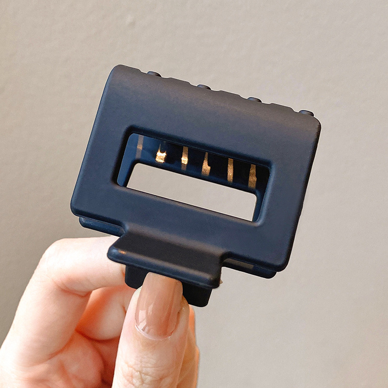 Clip de agarre grande de alta calidad para mujer 2025 primavera nuevo temperamento horquilla de pelo en la parte posterior de la cabeza clip de tiburón horquilla tocado