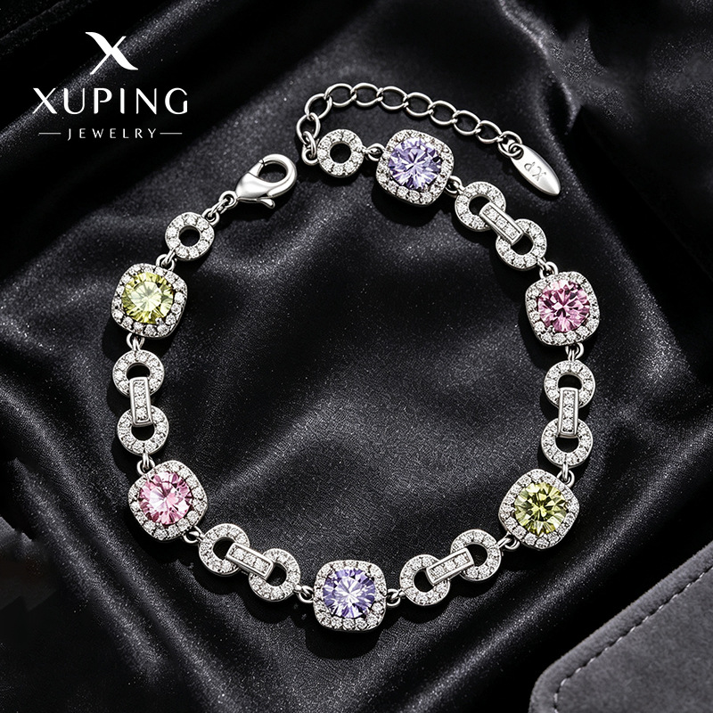 Pulsera Geométrica Circular con Dije de Cubo de Aleación de Cobre