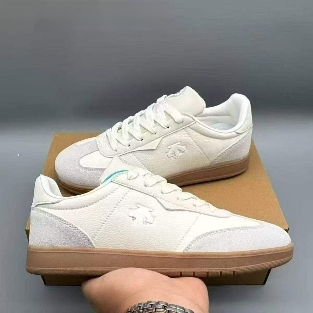 Retro patchwork design, versatile unisex casual and durable sneakers, lightweight and comfortable, available in off-white, black, and other colors