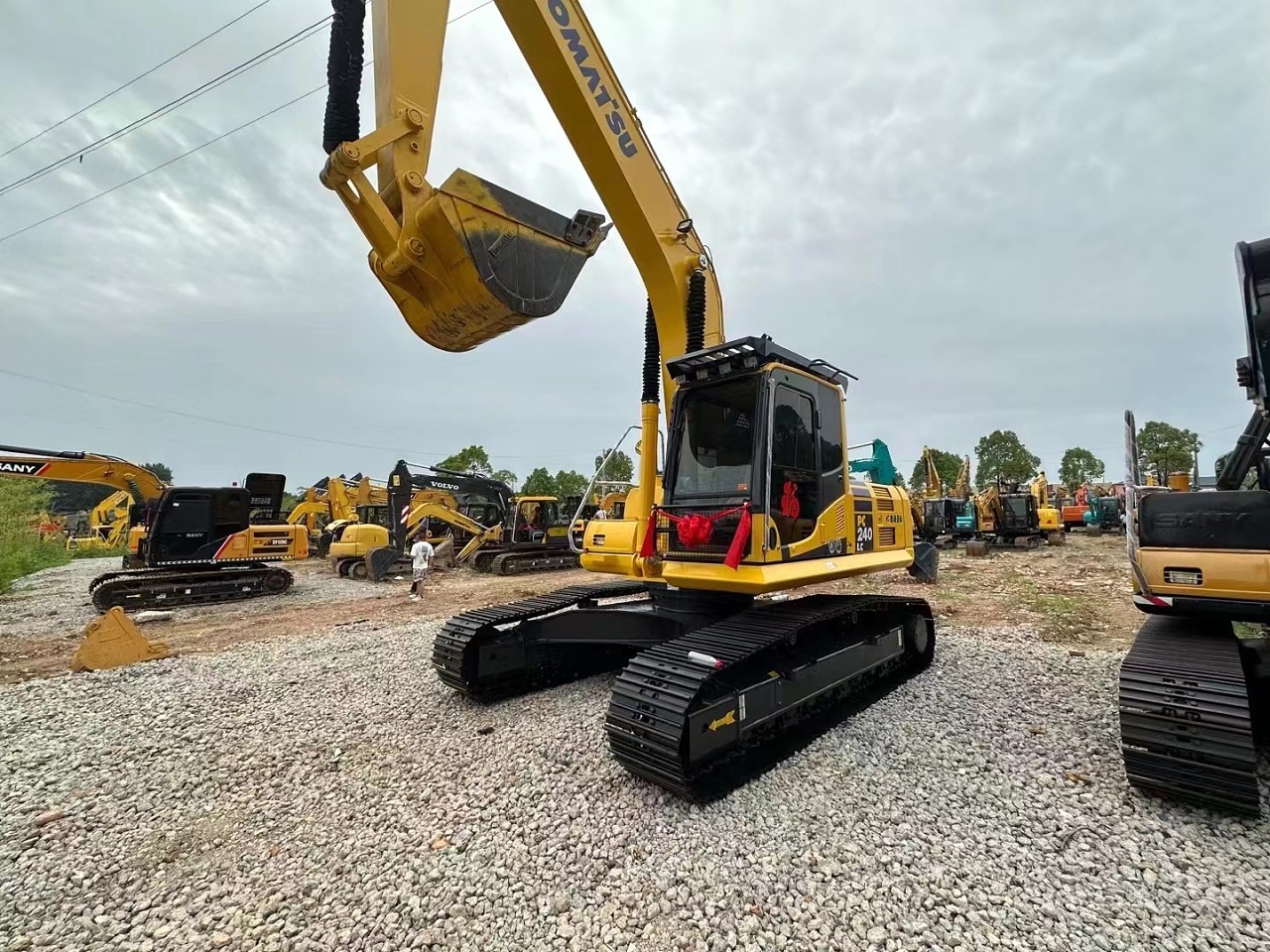 Shenzhen tiene un mercado de compras de comercio exterior de segunda mano Komatsu 60 y 56 excavadoras con su propia cabeza de trituración