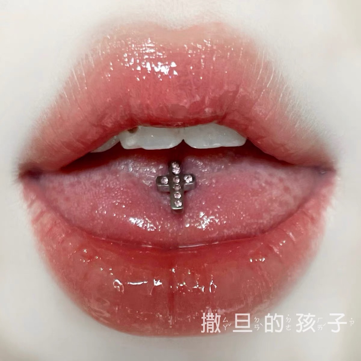 Pointed labret stud close-up product detail