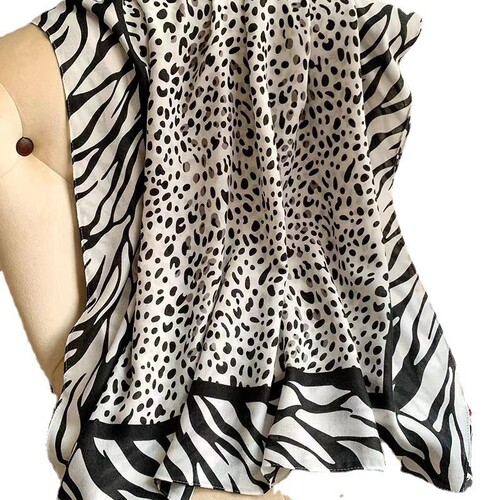 European and American-style fashionable and elegant cotton-linen scarf, air-conditioning shawl, warm neck wrap, hot-selling travel and beach towel.
