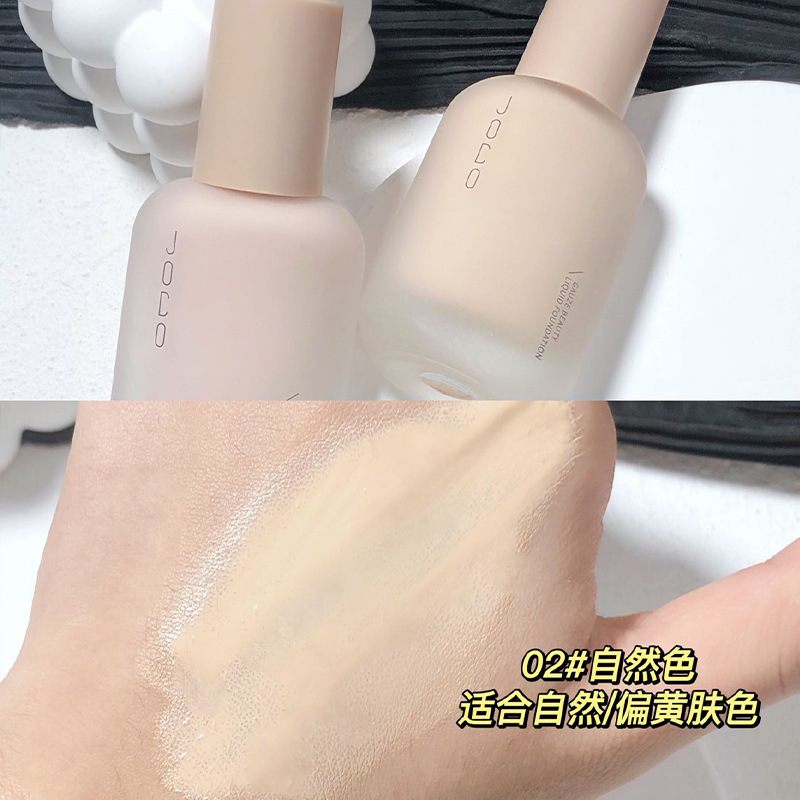 Joco軽紗美肌ファンデーションコントロールオイルで顔を整えます。|undefined