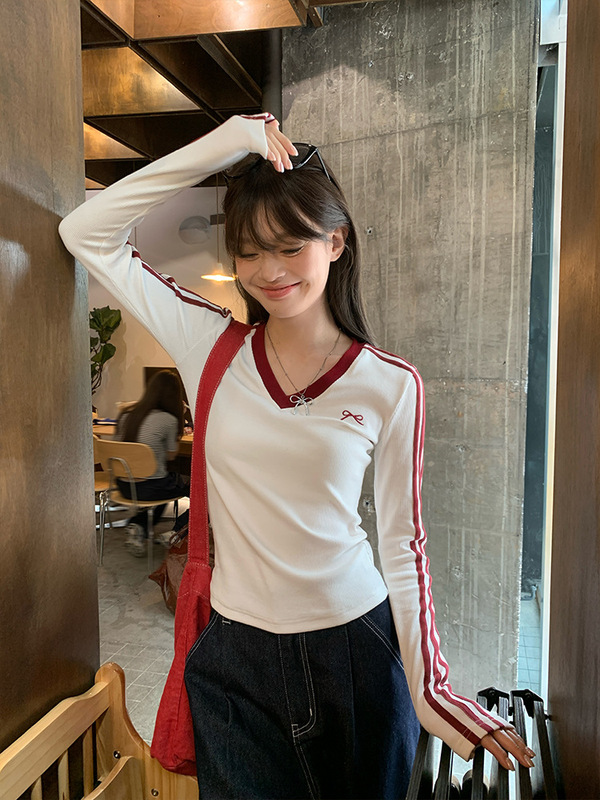 宋正恩蝴蝶结绣花拼色长袖t恤女秋季新款v领修身显瘦内搭上衣|undefined