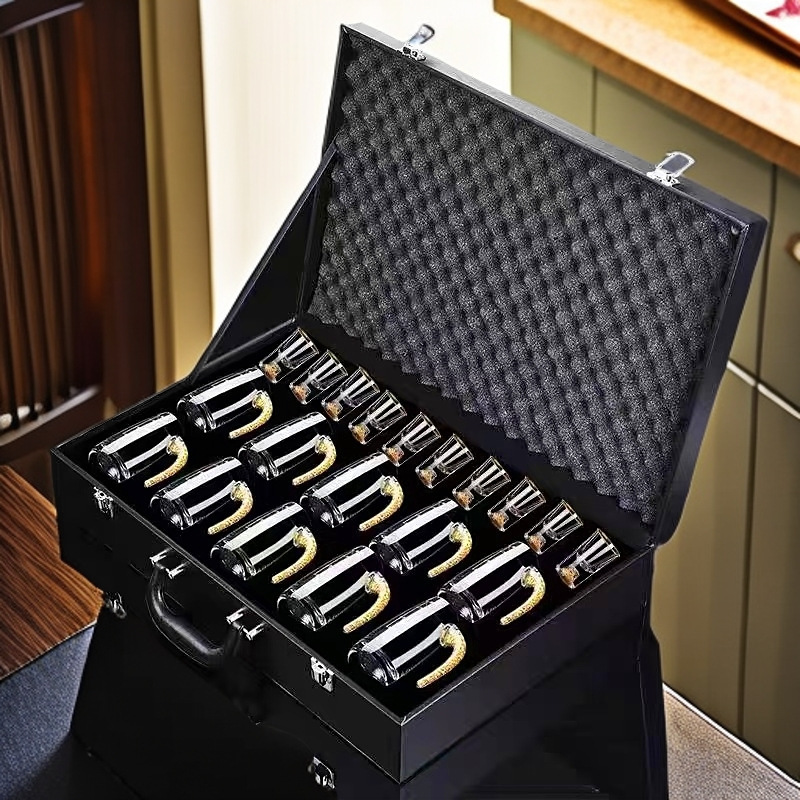 Fabricantes de copas de licor de lámina de oro tazas de cristal de alta calidad tazas de licor de vidrio escalas divisor de licor un sorbo de tazas de licor set