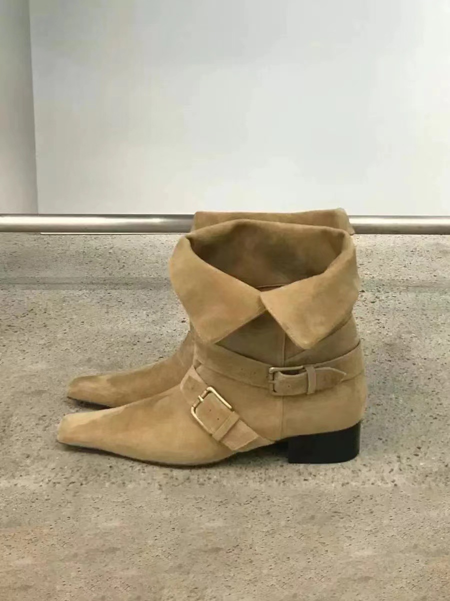 카키색