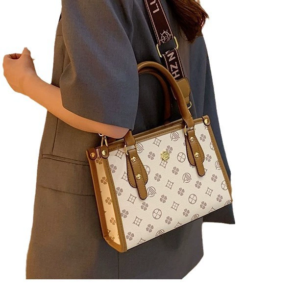 Summer capacious retro shoulder bag, universal one-shoulder bag