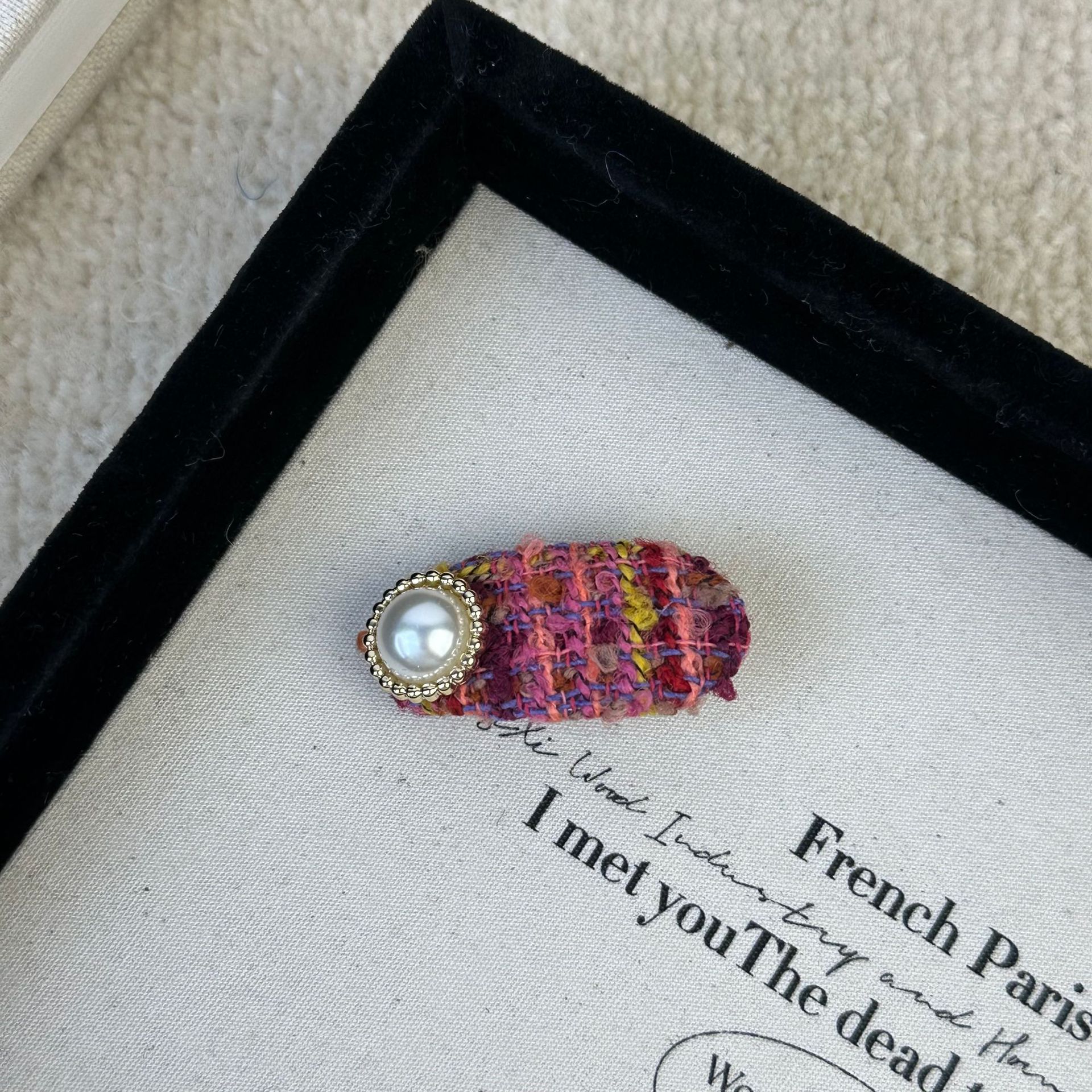 Horquilla de lana a cuadros con perlas estilo otoño e invierno, estilo francés retro de alta calidad, pinza lateral para flequillo roto_voghion.com