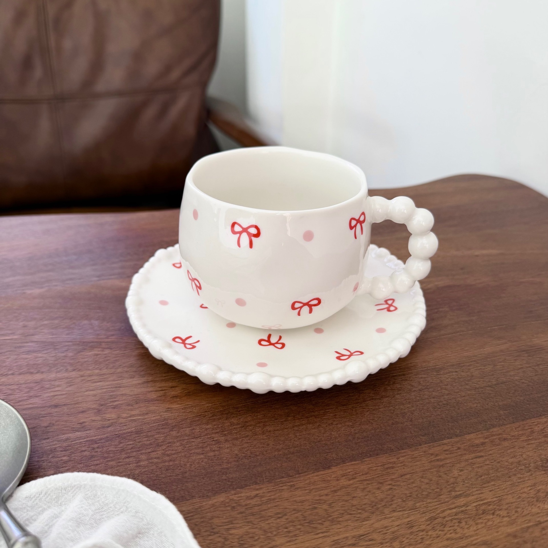 Ins estilo francés mano irregular cerámica taza de café plato mango de cuentas amor plato de té de la tarde taza transfronteriza