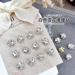 ネットの赤い爆発のネイルアクセサリーの雪の山のドリルの合金の軽い豪華な超フラッシュの爪のアクセサリーのドリル