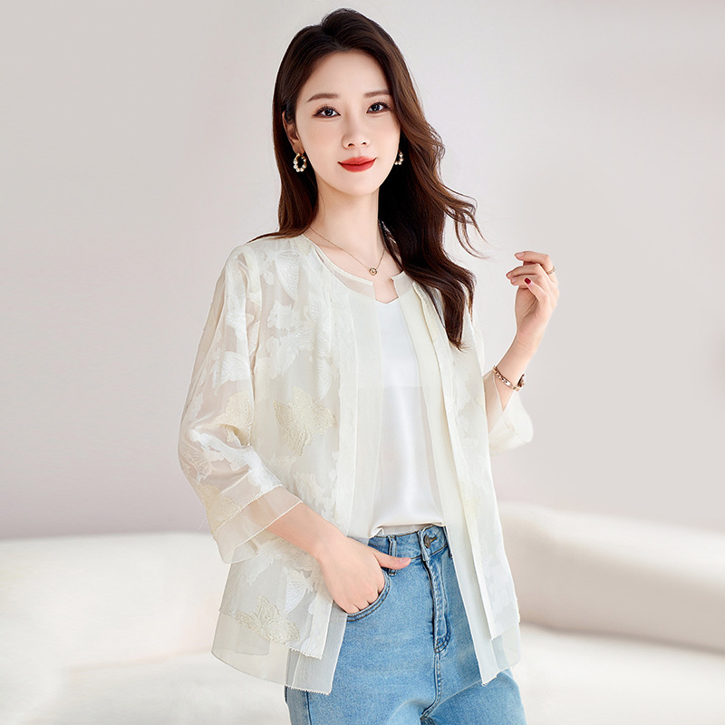 Vintage Jacquard Three-Quarter Sleeve Shirt for Women, Mid-Length, Summer 2026, Loose Thin Silk Round-Neck Jacket for Women