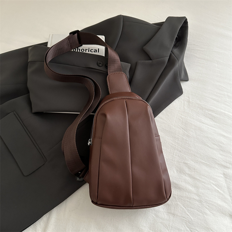 Moda casual marca de moda ins color sólido bolso de mensajero de un solo hombro 2024 invierno nuevo diseño de nicho bolso de pecho de todo fósforo mujer