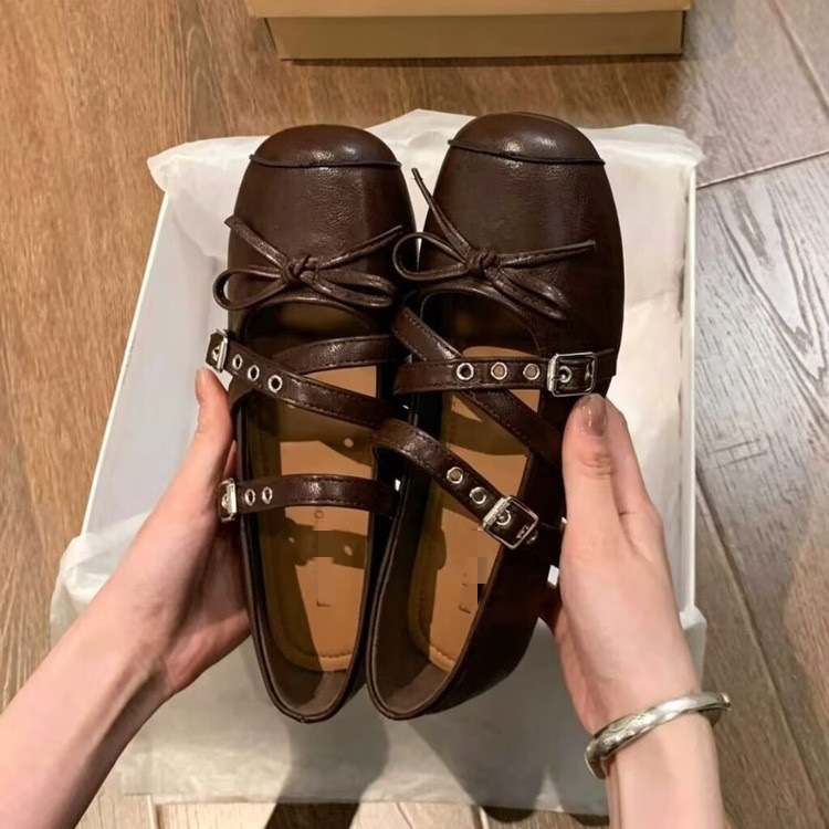 2026 nuevos zapatos franceses de verano con suela plana y poco profunda, zapatos de mujer con falda, zapatos de cuero