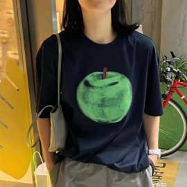苹果印花T恤夏日多巴胺色女士棉质t恤小众设计师款青苹果时尚T恤