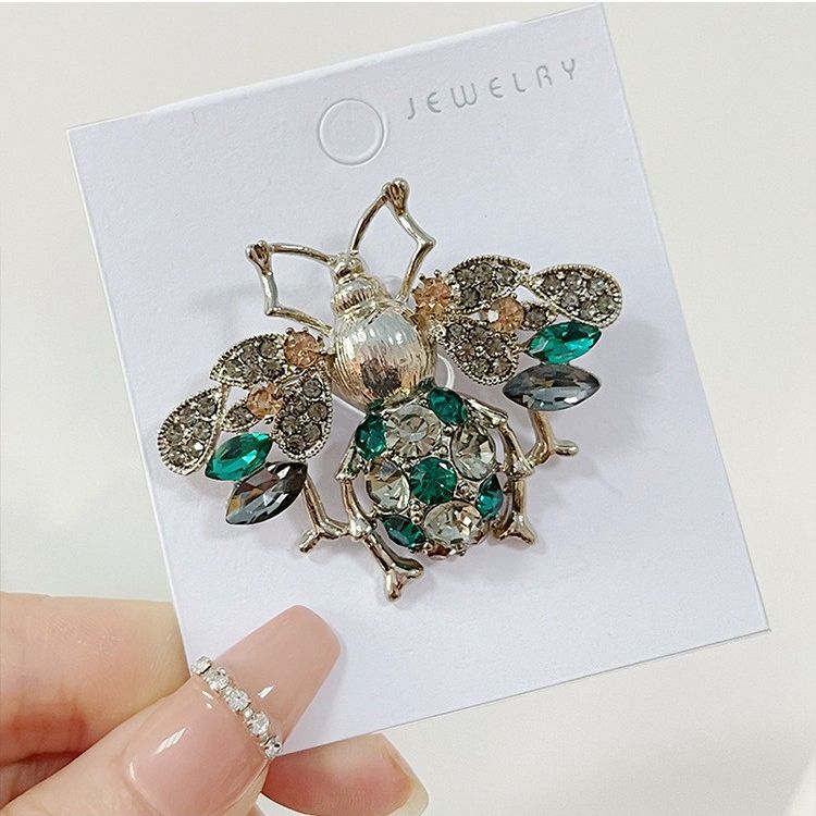European and American Retro Distressed Bee Brooch Women's Simple South Korea Sweater High-end Pin Ins Trendy Distinctive Coat Decoration