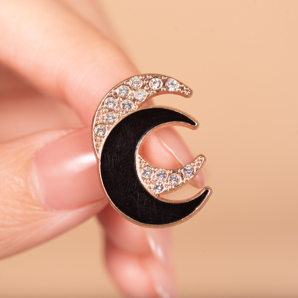 Elite brooch