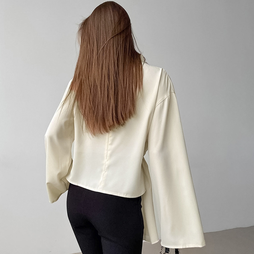 Geïnspireerde chiffon blouse met zijsplit - elegante top met klokmouwen voor dames, zwierig shirt voor op kantoor en voor een date night_voghion.com