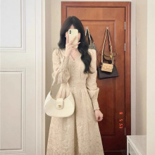 法式复古v领重工长袖连衣裙女春秋秋季宫廷风高级感气质a字长裙子