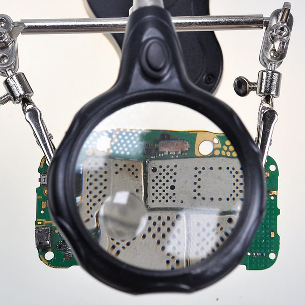 Auxiliary magnifying glass for repair with light