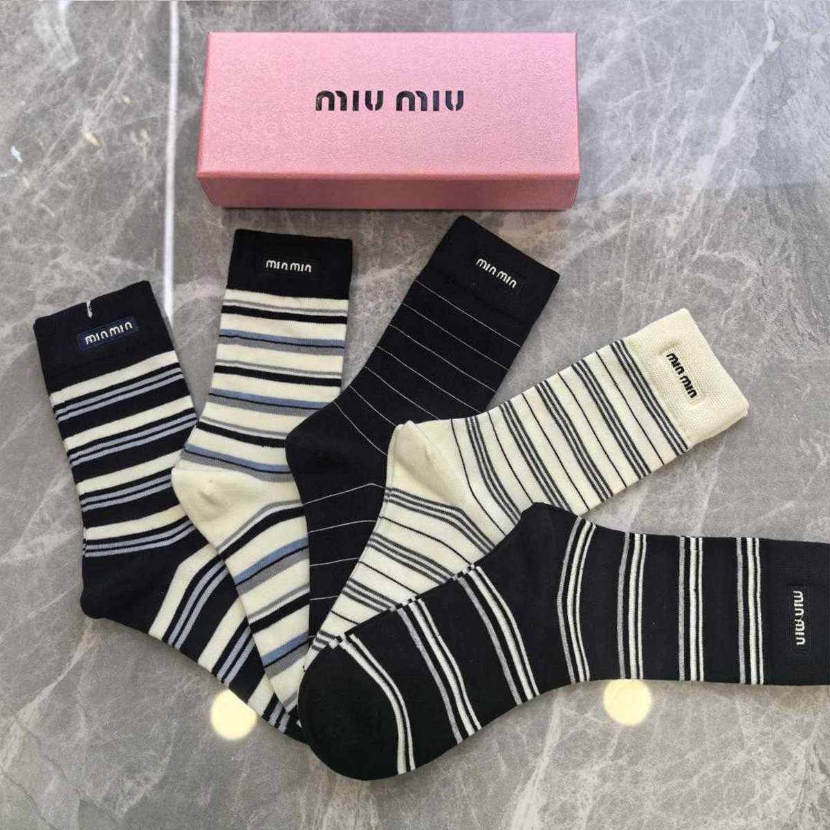 El Black and White Stripes