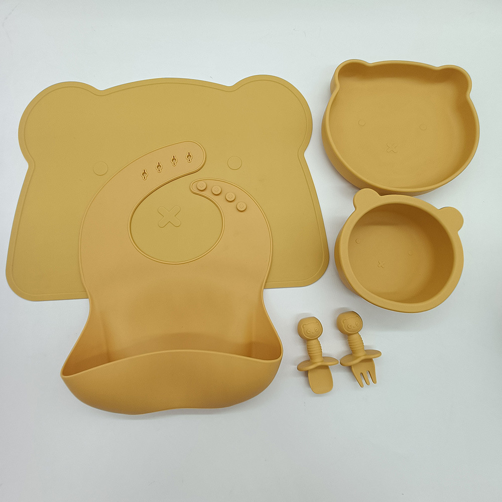 3D立体围兜防水隔热餐垫小熊盘碗短柄叉勺组合套装