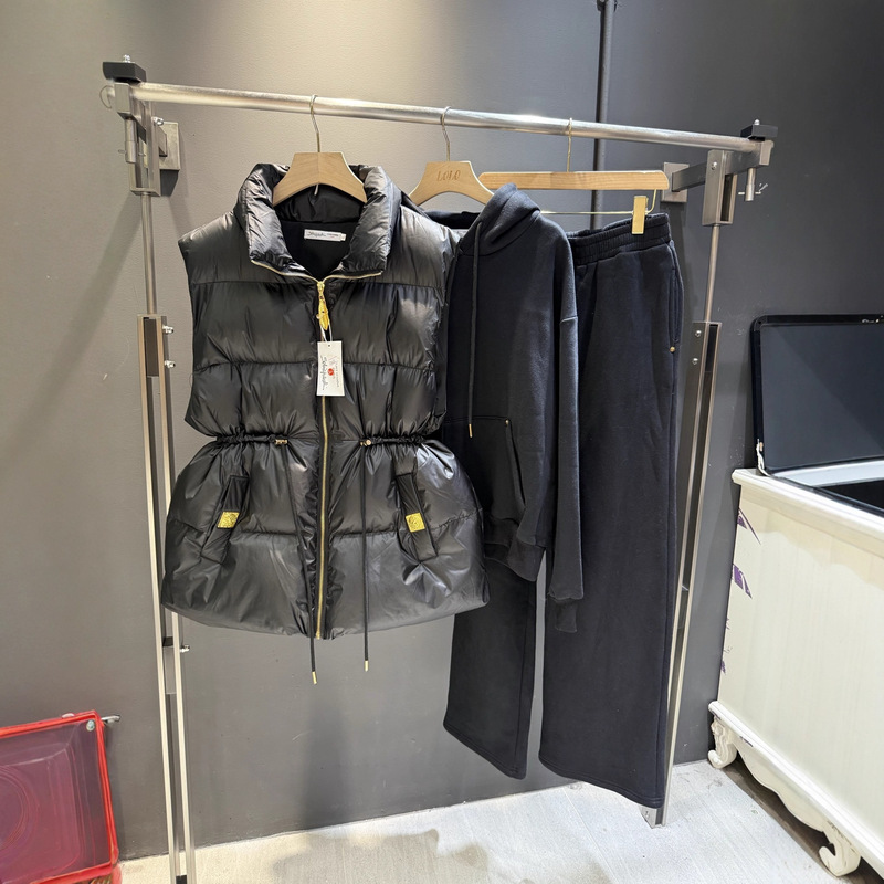 mm家25ss秋冬新款异型扣装饰棉马甲+卫衣三件套立领套装|undefined