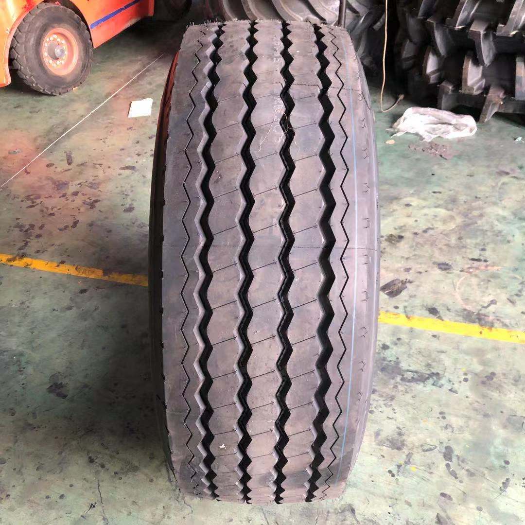 现货批发修井机轮胎 425/65R22.5全钢真空油罐车 拖车挂车轮胎