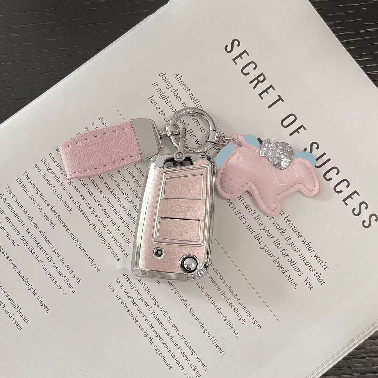 Volkswagen Key Cover for Sagitar, Bora, Tayron 300, Tharu 330, Lavida, New Golf 7, T-Roc, Car Key Case for Women