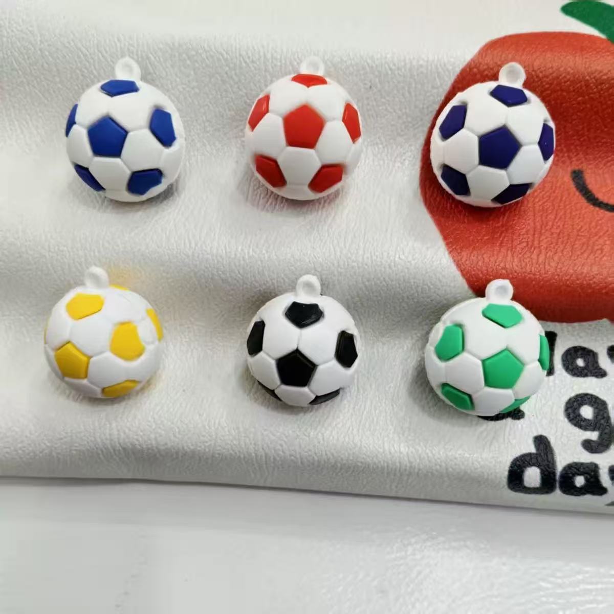 Copa del Mundo de fútbol una variedad de llaves colgantes tridimensionales liga conmemorativa regalo creativo bolsos colgantes llave móvil image 3
