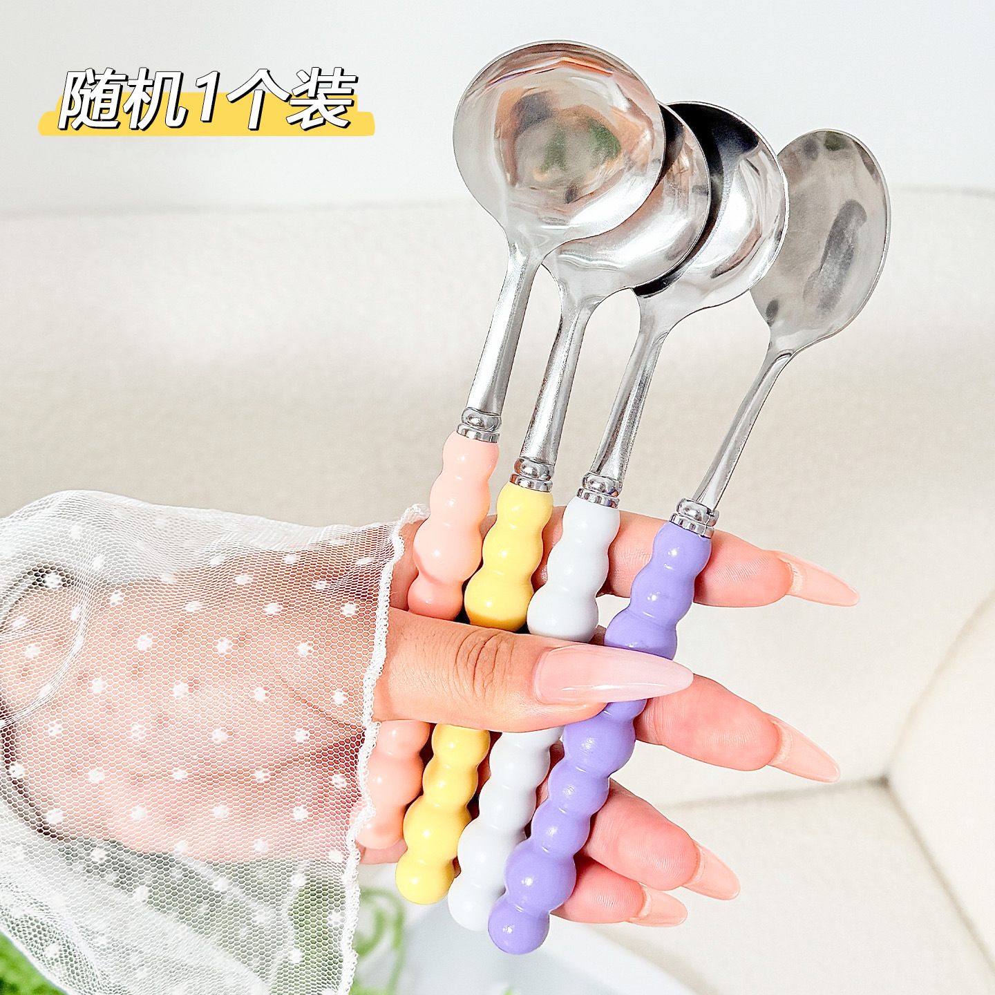 무작위 색상의 진주 손잡이 2개