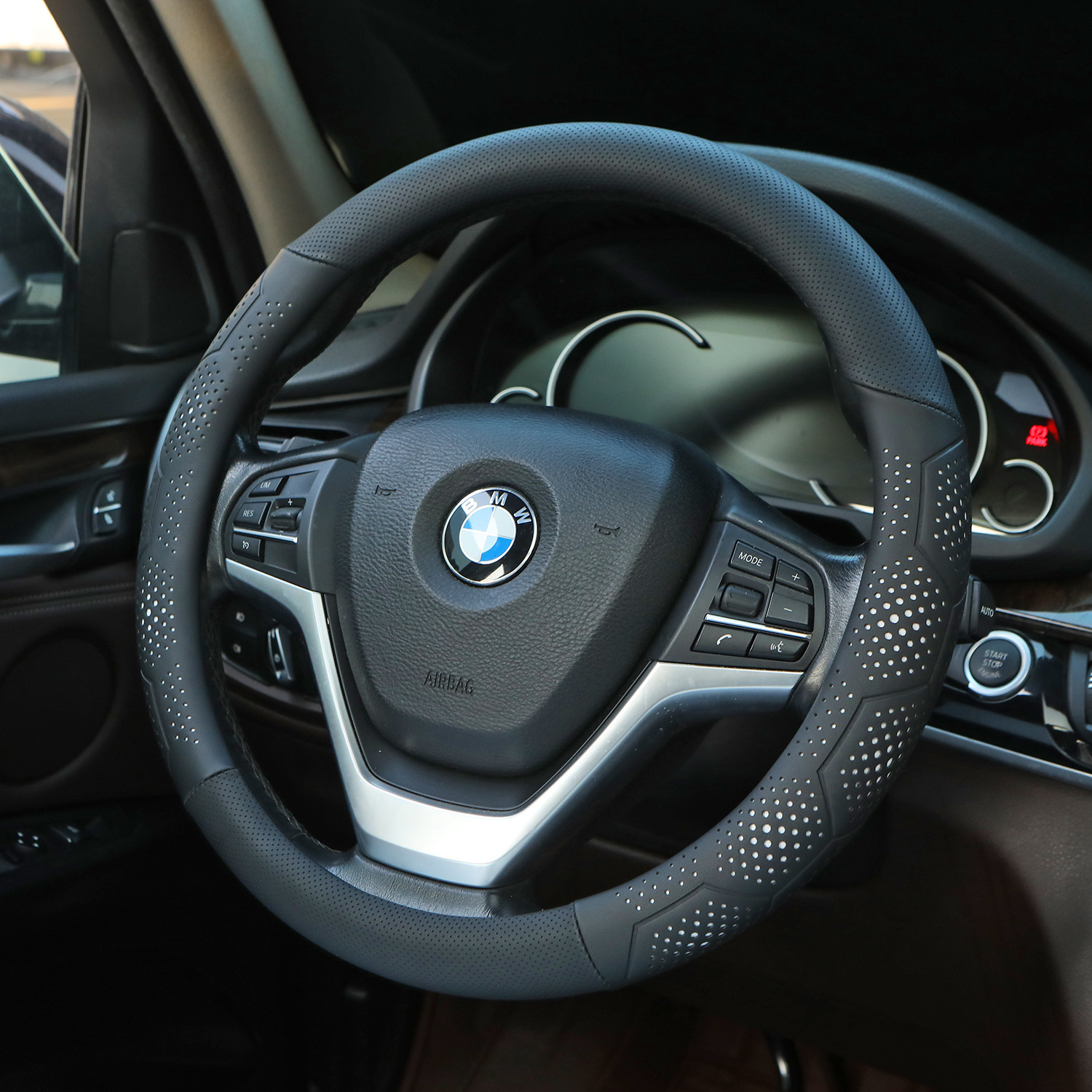 Amazon car steering wheel cover four seasons universal three-dimensional embossed elastic leather sports fashion car handle cover
