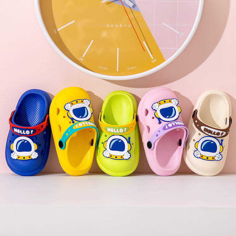 Children's Sandals and Slippers Summer Boys and Girls Infant Indoor Non-slip Soft Sole Small and Medium-sized Children's Baby Outer Wear Toe Hole Shoes