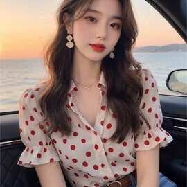 今年流行漂亮高级感超好看雪纺衫女夏季上衣法式轻熟短袖波点衬衫