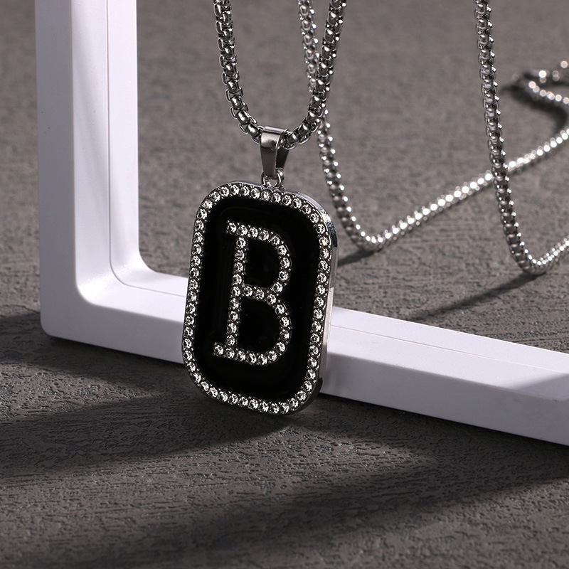Fashionable necklace with letters
