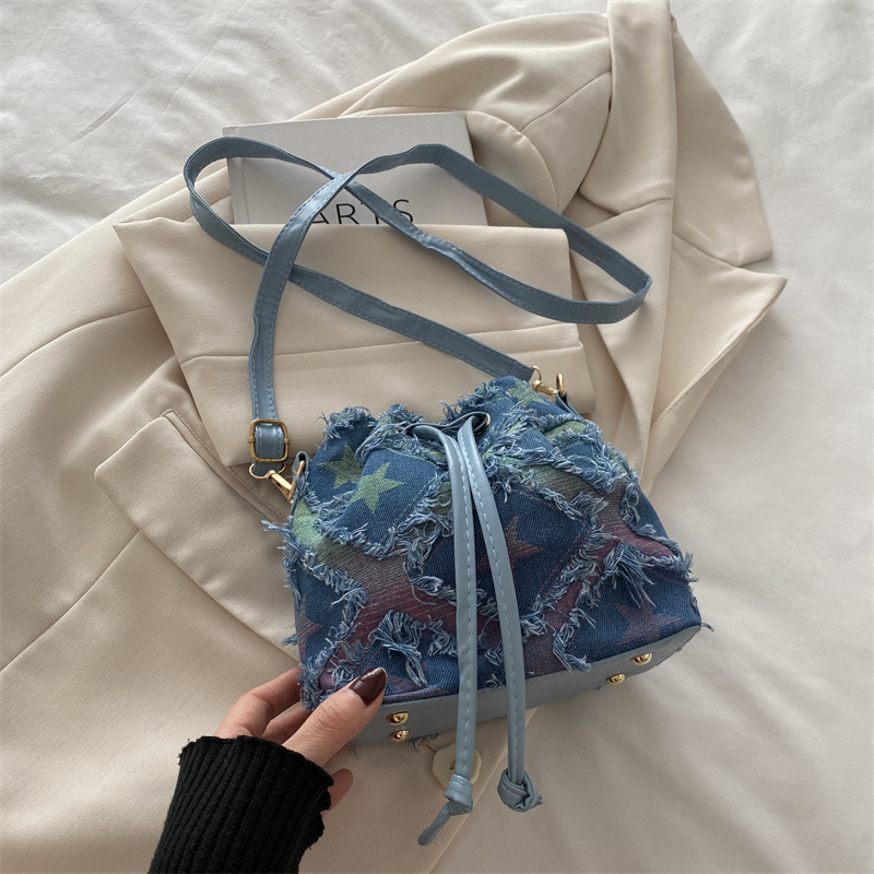 2024 invierno nuevo diseño de moda de gran capacidad bolso ocio de hombro de moda de mujer simple viaje bolsa de cubo portátil