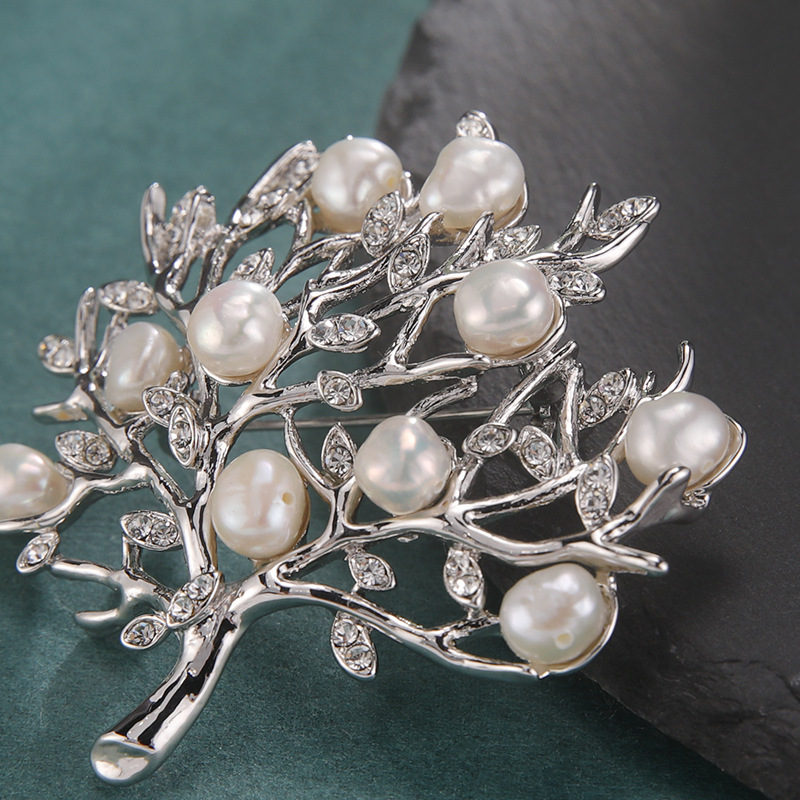 Organic retro brooch pearl